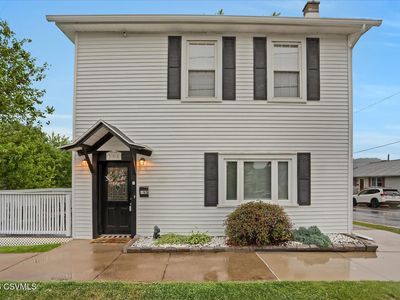 395 Queen St