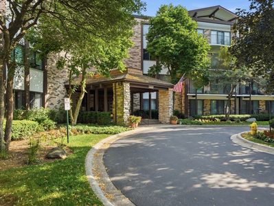 Property at 1400 N Yarmouth Pl APT 304, Mount Prospect, IL