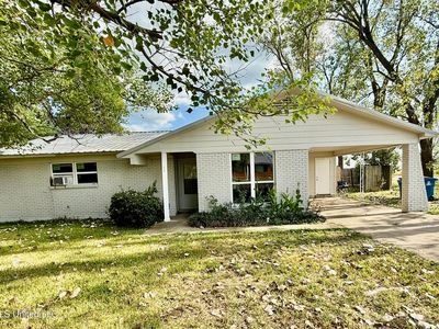 1332 Brentwood St