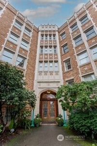 5810 NE Cowen Place #305