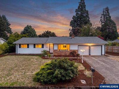 1221 NE Cloverdale Dr