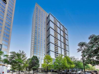 1901 S Calumet Ave #2208