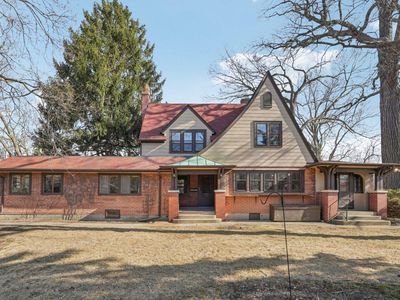 5724 North River Forest DRIVE