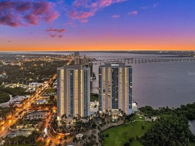 3000 OASIS GRAND BOULEVARD #1002