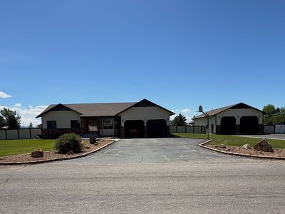 845 E 1415 N