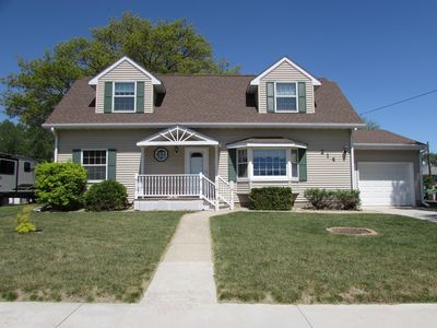 214 W Anna St