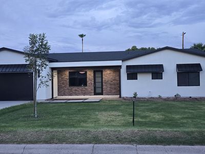 4334 E INDIANOLA Avenue
