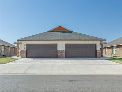 1909 Investors Ave