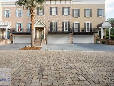 2 Paddington Cir