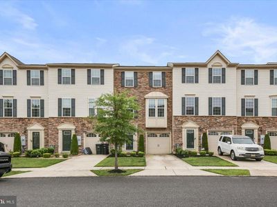 81 Village Green Ln