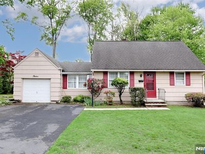 12 Beverly Ln