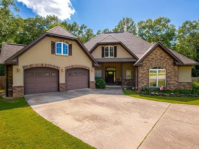 5611 Pear Tree Dr