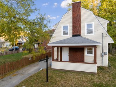 233 Oakwood Ave
