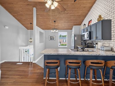 3504 Roundtable Way
