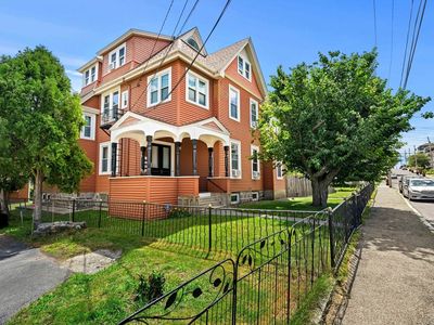 52 Mount Washington St