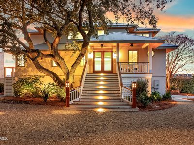 33 W Henderson Street