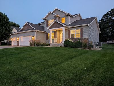 5611 Black Oak Dr NE