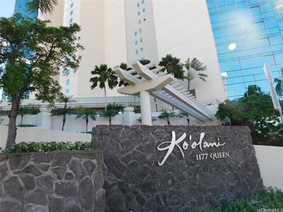 1177 Queen St APT 1704