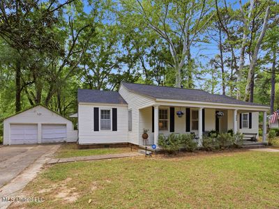 404 Colonial Cir
