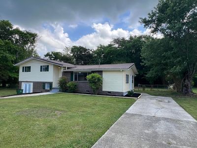 86 Rosewood Dr