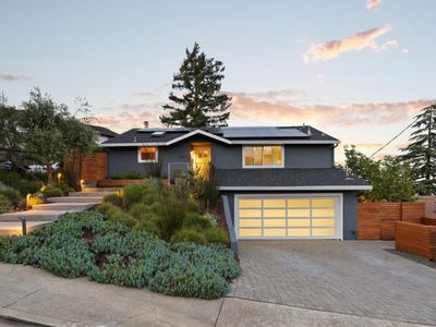 1047 Hewitt Dr