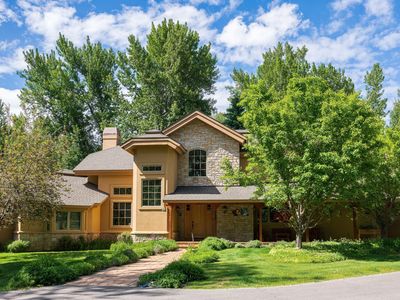 124 Deer Valley Ln