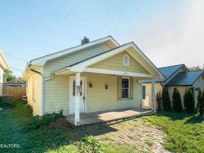 205 Cedar St