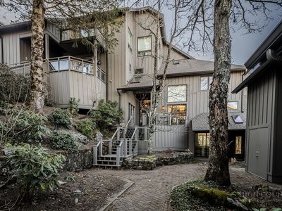 102 Branlaire Drive #2