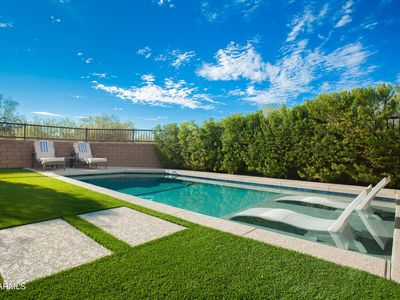 3110 E LOUISE Drive