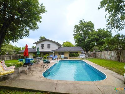 212 Highland Oaks Dr
