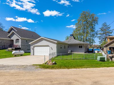 4625 Lake Resort Dr