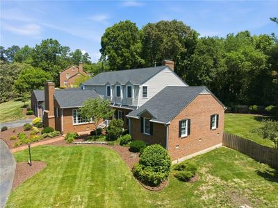 1300 Robin Hood Rd