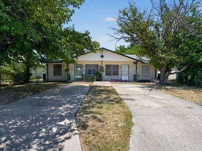 914 Travis Ln