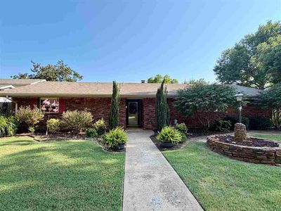 2900 Canterbury Ave