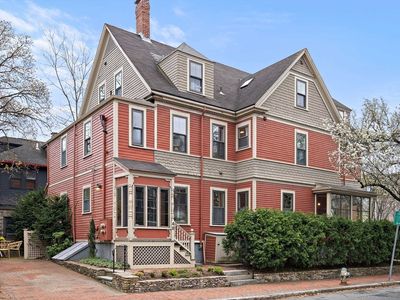 48 Hawthorn St #2