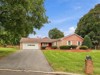 1981 Maria Ln