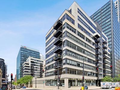 130 S Canal St APT 215