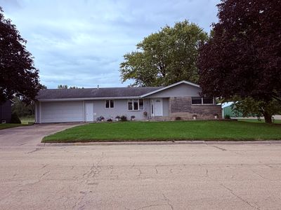 4 Genesee Ct