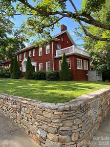 8 Colonial Pl