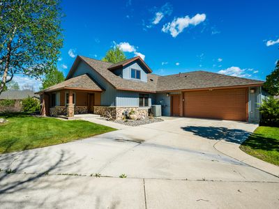 10 River Rock Rd