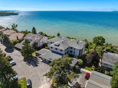 1142 Charlevoix Ave APT 3