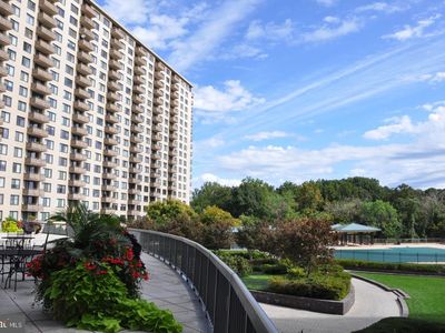 5225 Pooks Hill Rd APT 1301N