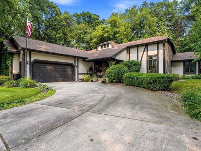 900 Mount Hood Ct