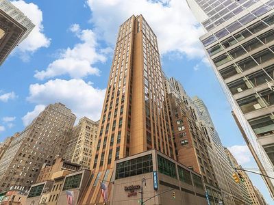 100 W 39th St APT 38A