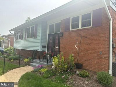 902 Malta Ln