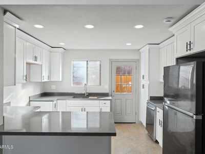 2227 E Catalina Dr