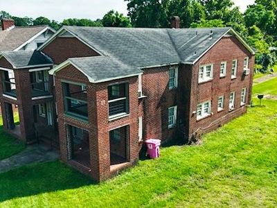 Property at 9 Mabry St, Selma, AL