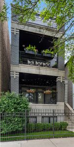 3302 N Racine Ave APT 3