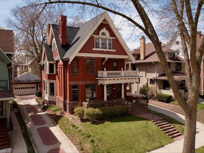 2837 North Marietta AVENUE