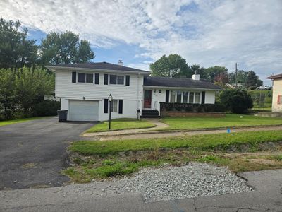 1523 W Memorial Dr